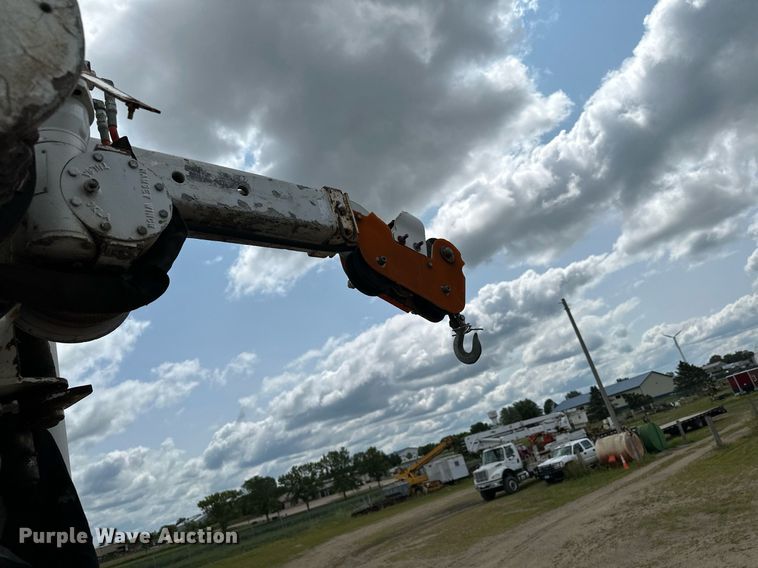 image for item MQ9293 2010 Kenworth T370  bucket truck