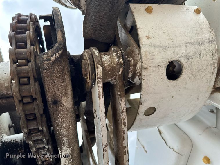 image for item MQ9293 2010 Kenworth T370  bucket truck