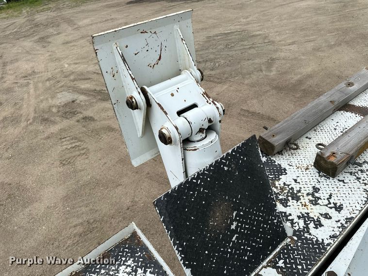 image for item MQ9293 2010 Kenworth T370  bucket truck