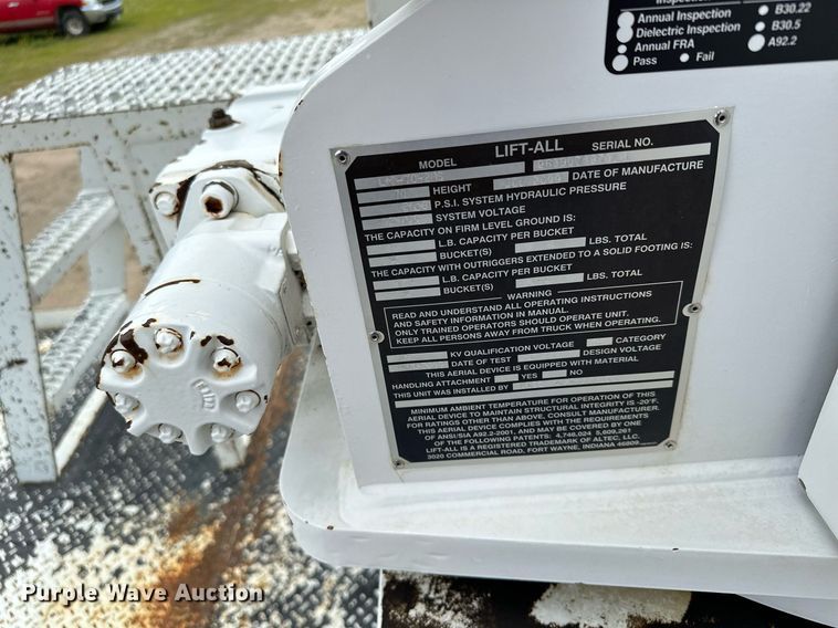 image for item MQ9293 2010 Kenworth T370  bucket truck