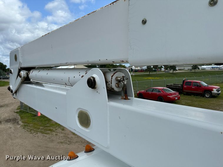 image for item MQ9293 2010 Kenworth T370  bucket truck