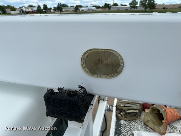 image for item MQ9293 2010 Kenworth T370  bucket truck