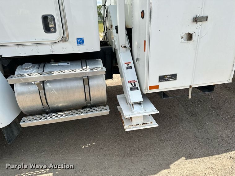 image for item MQ9293 2010 Kenworth T370  bucket truck