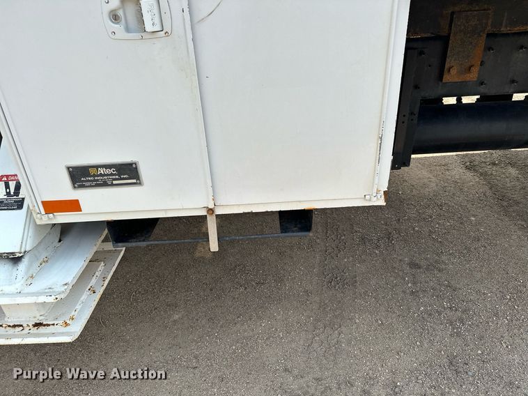 image for item MQ9293 2010 Kenworth T370  bucket truck