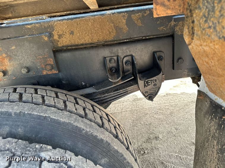 image for item MQ9293 2010 Kenworth T370  bucket truck