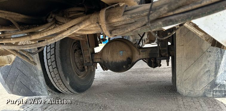 image for item MQ9293 2010 Kenworth T370  bucket truck