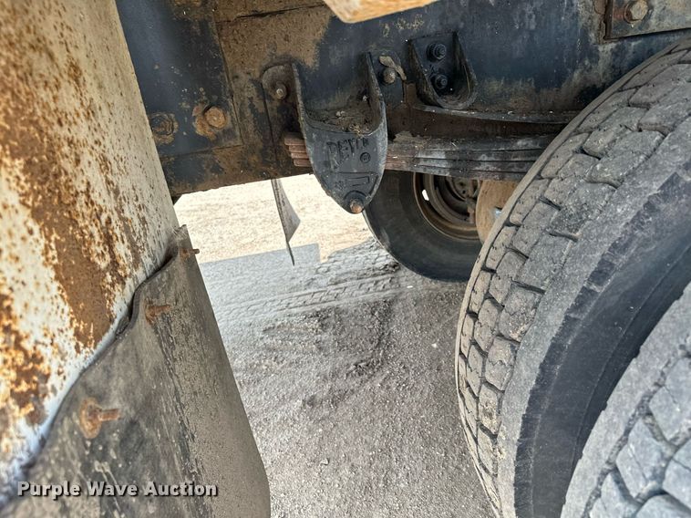 image for item MQ9293 2010 Kenworth T370  bucket truck