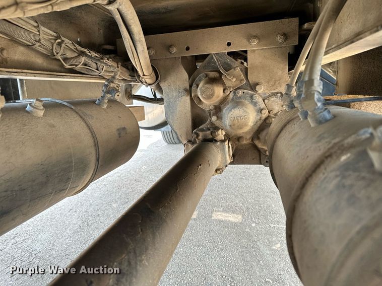 image for item MQ9293 2010 Kenworth T370  bucket truck