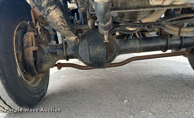 image for item MQ9293 2010 Kenworth T370  bucket truck