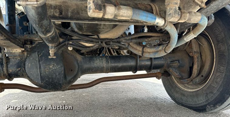 image for item MQ9293 2010 Kenworth T370  bucket truck