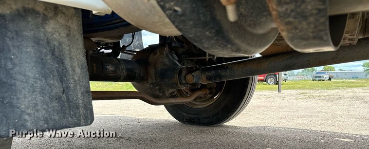 image for item MQ9293 2010 Kenworth T370  bucket truck