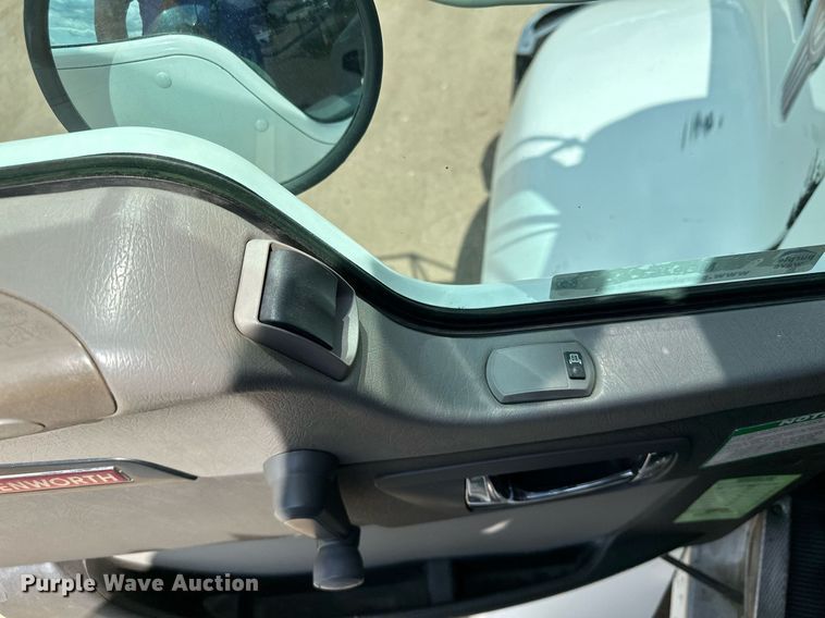 image for item MQ9293 2010 Kenworth T370  bucket truck