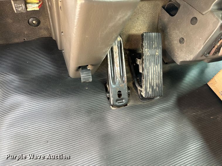 image for item MQ9293 2010 Kenworth T370  bucket truck