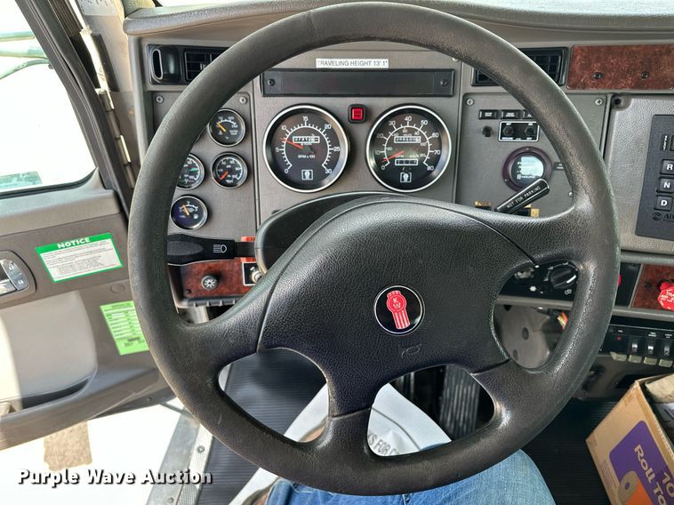 image for item MQ9293 2010 Kenworth T370  bucket truck