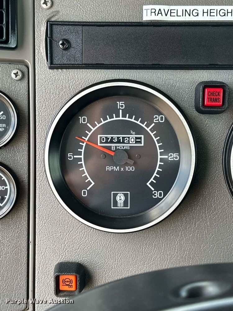 image for item MQ9293 2010 Kenworth T370  bucket truck