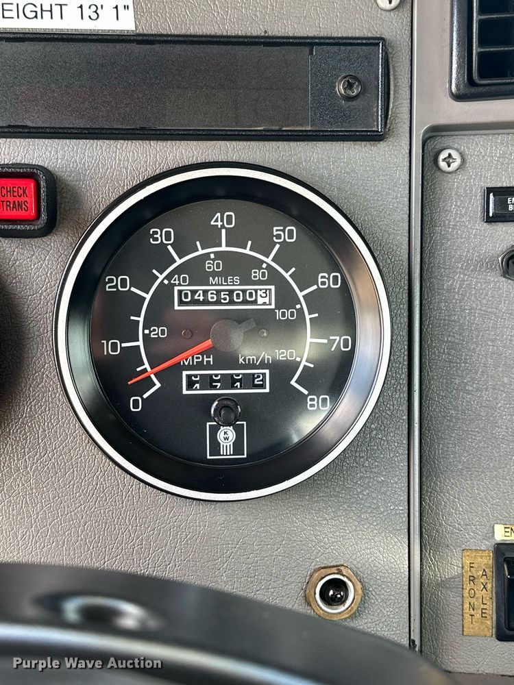 image for item MQ9293 2010 Kenworth T370  bucket truck