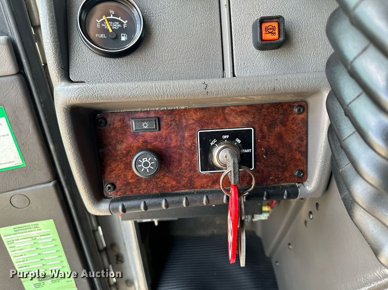 image for item MQ9293 2010 Kenworth T370  bucket truck