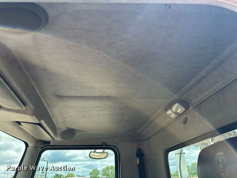 image for item MQ9293 2010 Kenworth T370  bucket truck