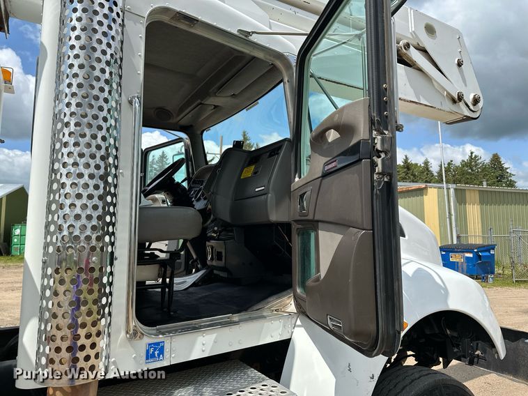 image for item MQ9293 2010 Kenworth T370  bucket truck