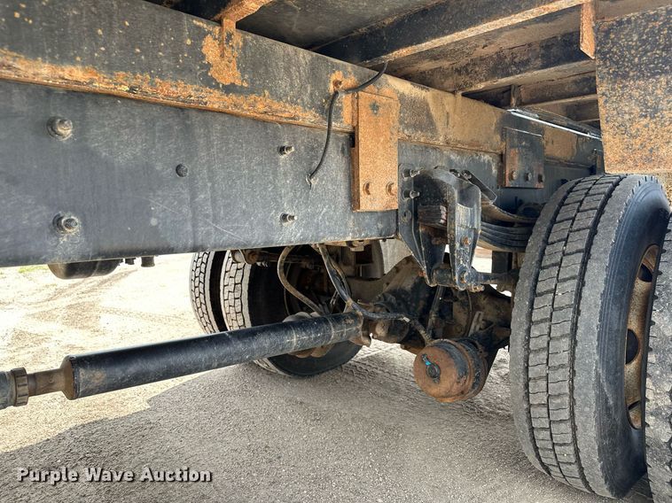 image for item MQ9293 2010 Kenworth T370  bucket truck