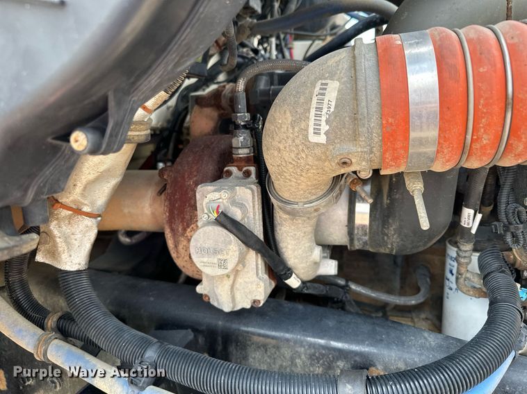 image for item MQ9293 2010 Kenworth T370  bucket truck