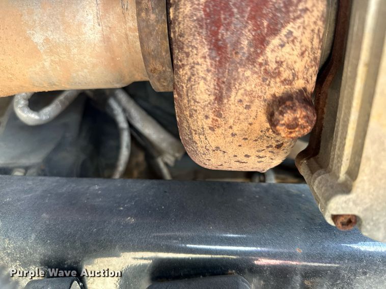 image for item MQ9293 2010 Kenworth T370  bucket truck