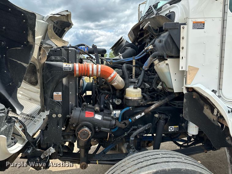 image for item MQ9293 2010 Kenworth T370  bucket truck