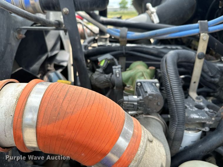 image for item MQ9293 2010 Kenworth T370  bucket truck