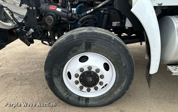 image for item MQ9293 2010 Kenworth T370  bucket truck