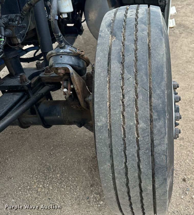 image for item MQ9293 2010 Kenworth T370  bucket truck