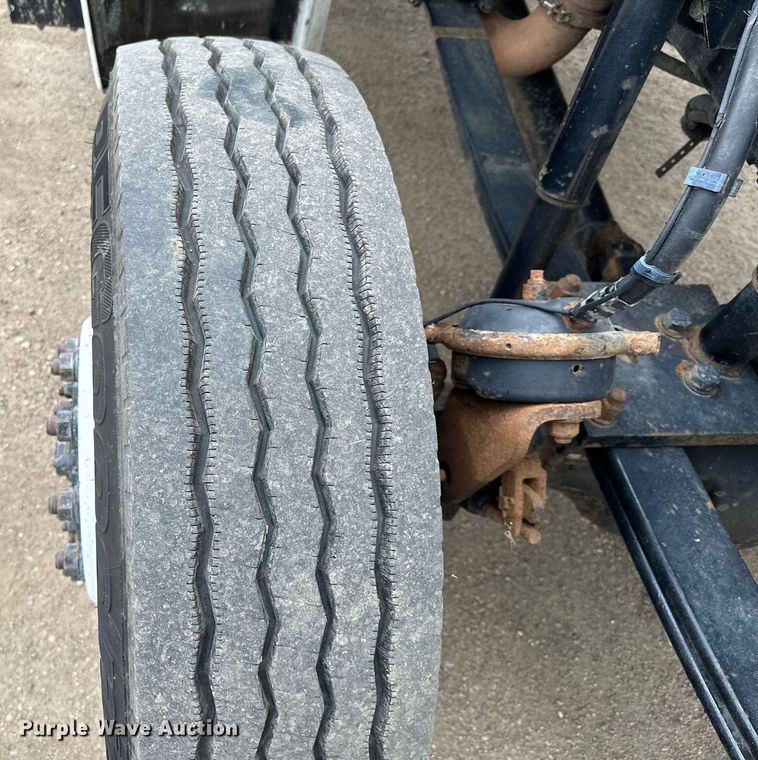 image for item MQ9293 2010 Kenworth T370  bucket truck