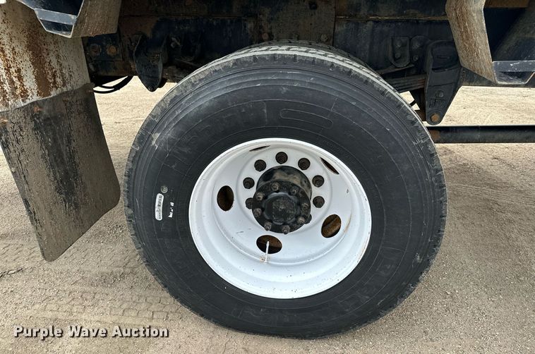 image for item MQ9293 2010 Kenworth T370  bucket truck