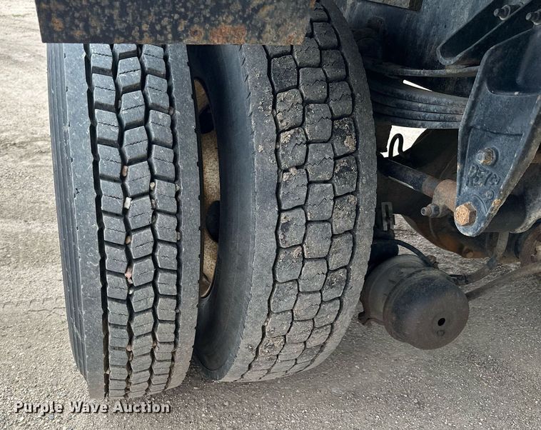 image for item MQ9293 2010 Kenworth T370  bucket truck