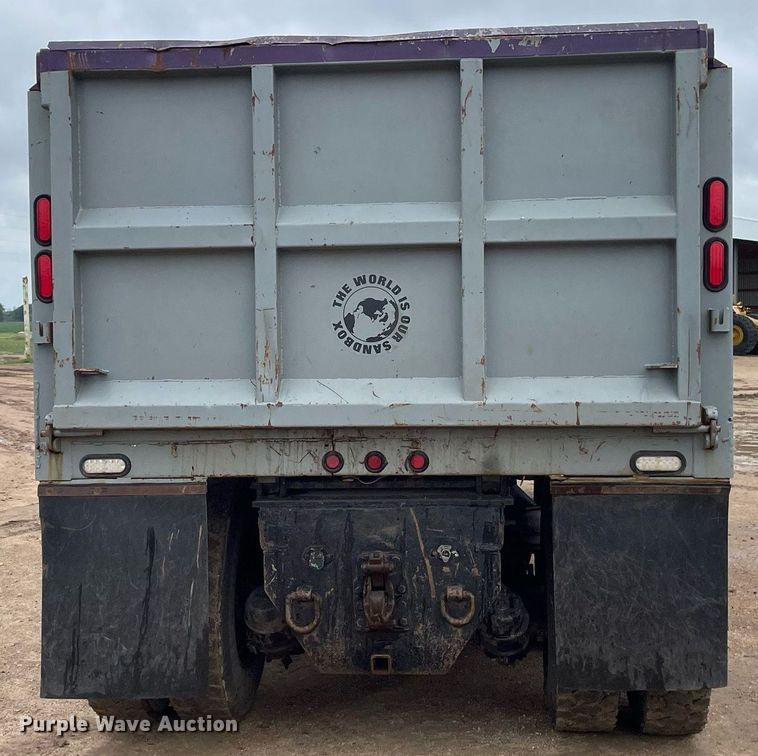 image for item MS9573 2007 International 7600  dump truck