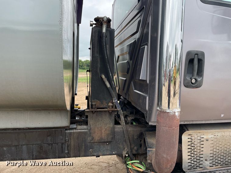 image for item MS9573 2007 International 7600  dump truck