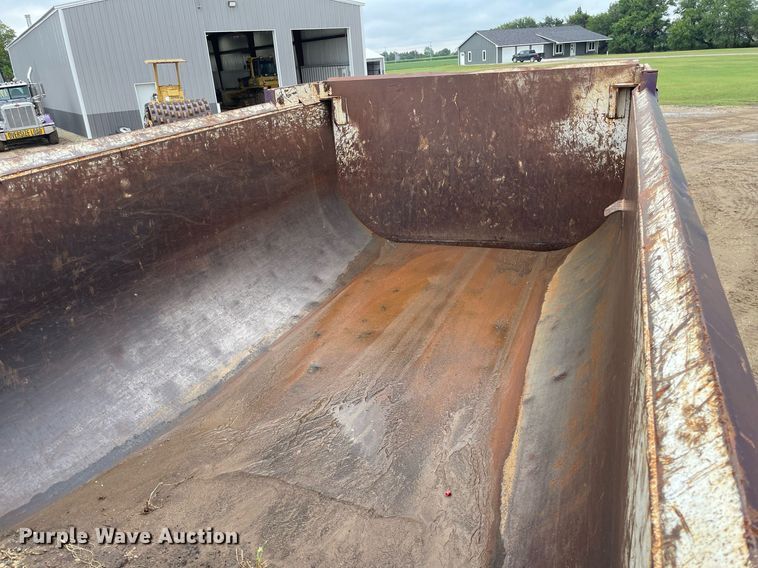 image for item MS9573 2007 International 7600  dump truck