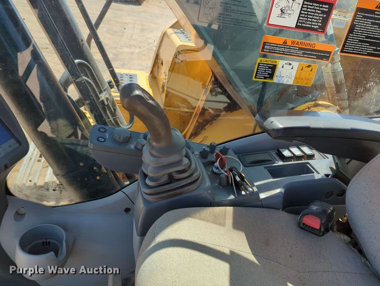 image for item MY9485 2017 John Deere 210G LC  excavator