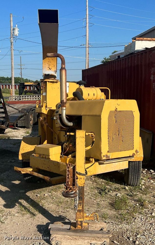 image for item NA9018 1998 Vermeer BC1230  wood chipper