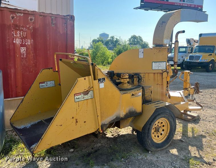 image for item NA9018 1998 Vermeer BC1230  wood chipper
