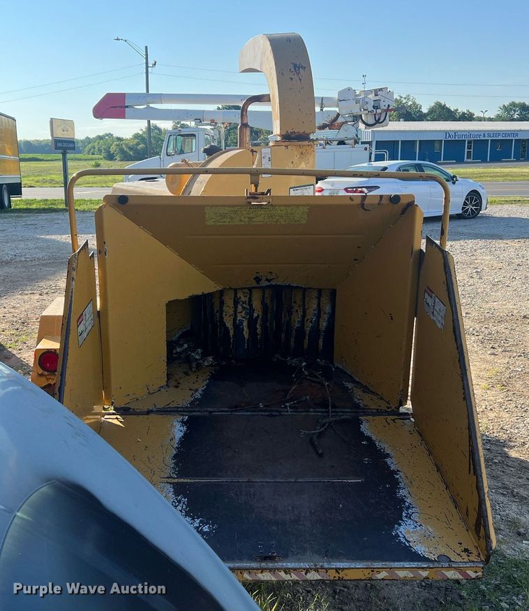 image for item NA9018 1998 Vermeer BC1230  wood chipper