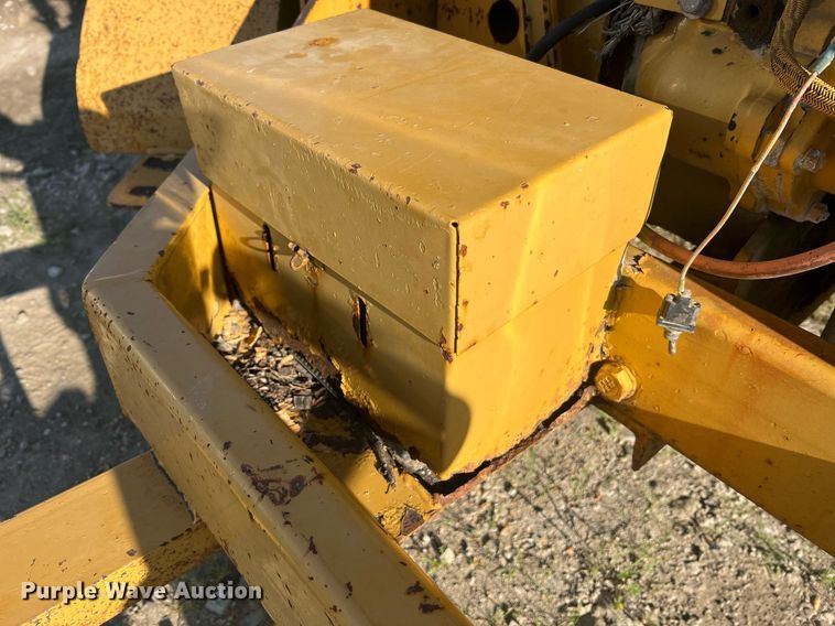 image for item NA9018 1998 Vermeer BC1230  wood chipper