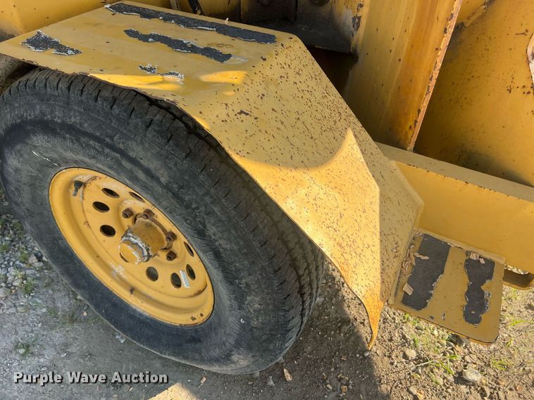 image for item NA9018 1998 Vermeer BC1230  wood chipper