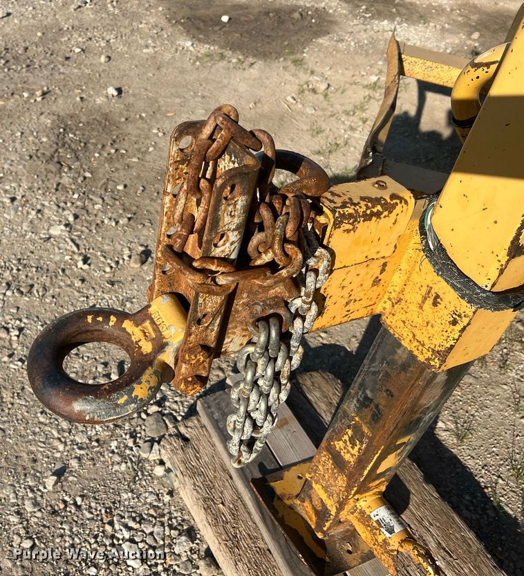 image for item NA9018 1998 Vermeer BC1230  wood chipper