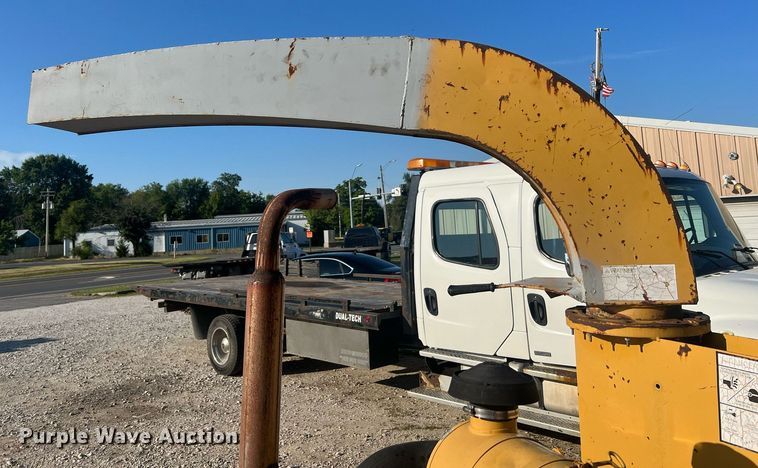 image for item NA9018 1998 Vermeer BC1230  wood chipper