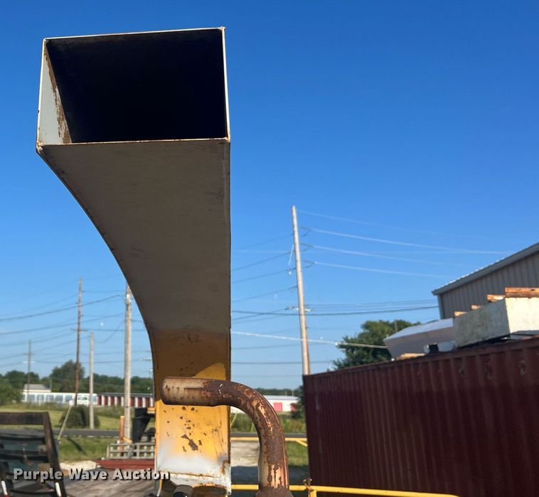 image for item NA9018 1998 Vermeer BC1230  wood chipper