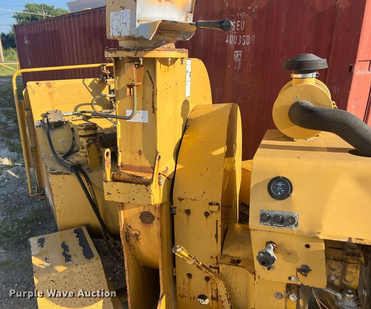 image for item NA9018 1998 Vermeer BC1230  wood chipper