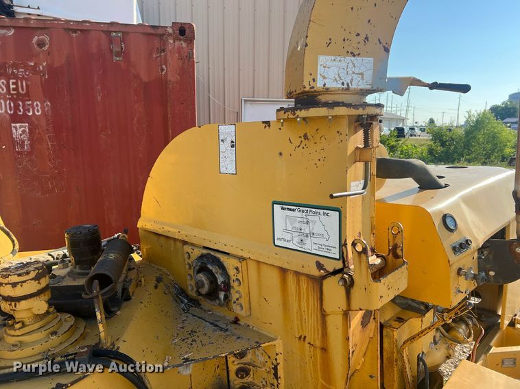 image for item NA9018 1998 Vermeer BC1230  wood chipper