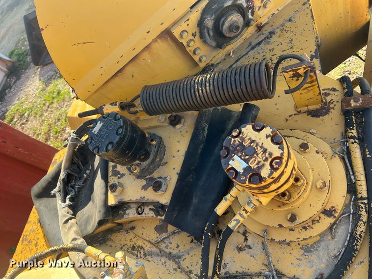 image for item NA9018 1998 Vermeer BC1230  wood chipper