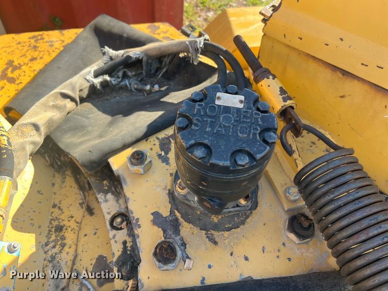 image for item NA9018 1998 Vermeer BC1230  wood chipper