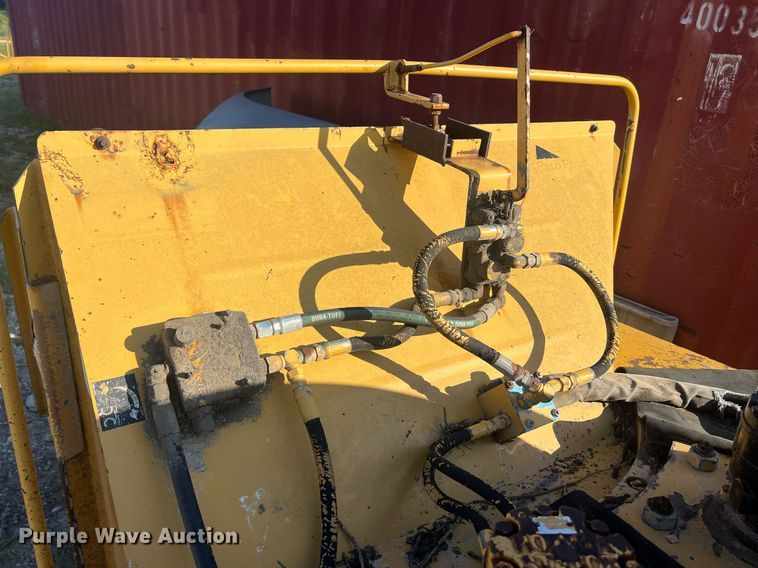 image for item NA9018 1998 Vermeer BC1230  wood chipper